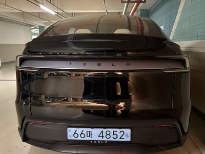TESLA MODEL Y - 4