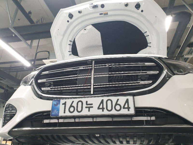 MERCEDES-BENZ E-CLASS - View 1