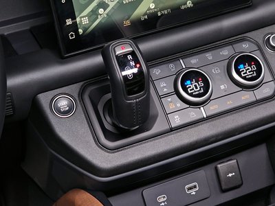 LAND ROVER DEFENDER - 9