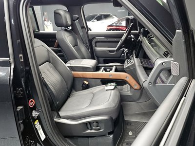 LAND ROVER DEFENDER - 10