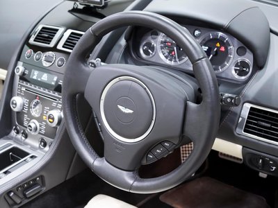 صورة 14 لـ 2011 Aston Martin DB9 VOLANTE