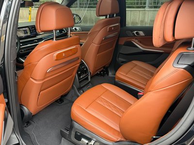 2025 BMW X7 thumbnail 16