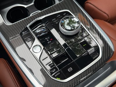 2025 BMW X7 thumbnail 13