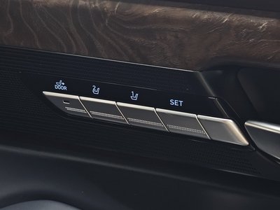 2018 Genesis G90 — миниатюра 28
