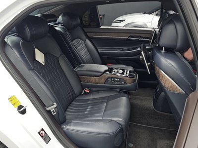 2018 Genesis G90 — миниатюра 16