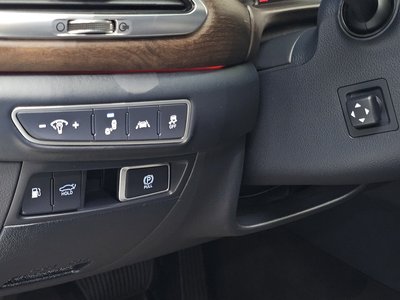 2018 Genesis G90 — миниатюра 23