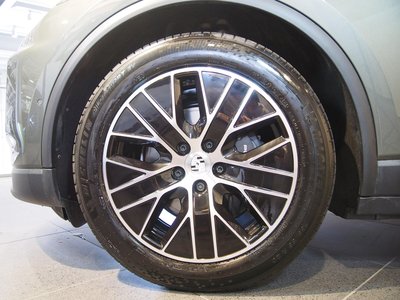 PORSCHE MACAN - 9