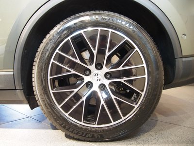 PORSCHE MACAN - 10