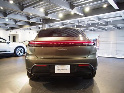 PORSCHE MACAN - 4