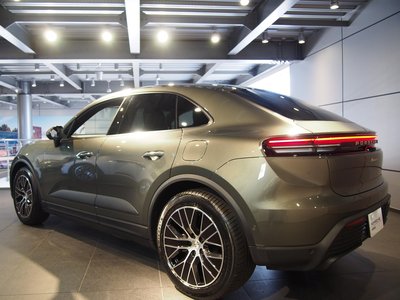 PORSCHE MACAN - 3