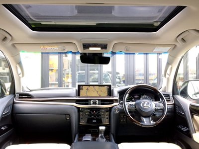 صورة مصغرة 30 لـ 2018 Lexus LX