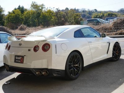 NISSAN GT-R - 2