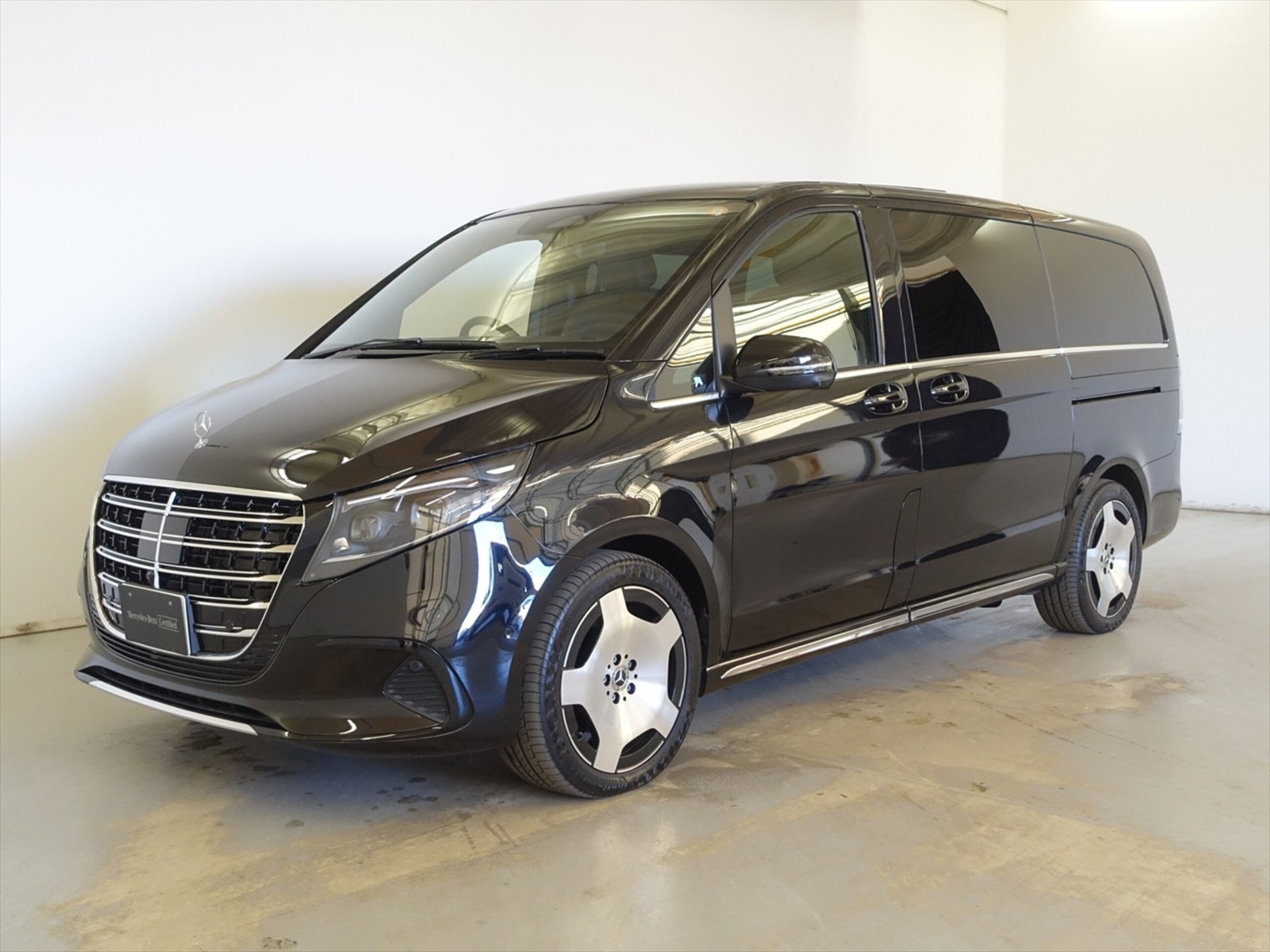 MERCEDES-BENZ V-CLASS - View 1