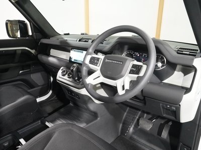 LAND ROVER DEFENDER - 8