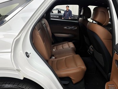 2021 Genesis GV70 — миниатюра 12