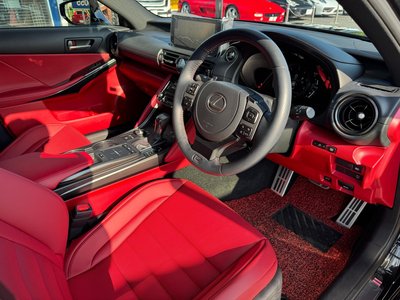 صورة مصغرة 16 لـ 2025 Lexus IS