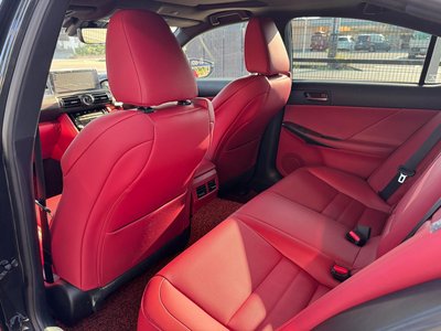 صورة مصغرة 48 لـ 2025 Lexus IS