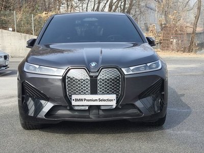 BMW IX - 2