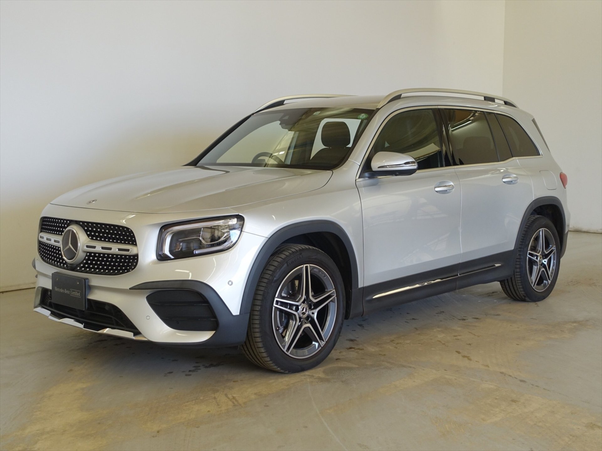 MERCEDES-BENZ GLB - View 1