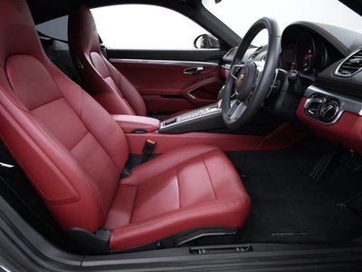 صورة 2 لـ 2025 Porsche 718