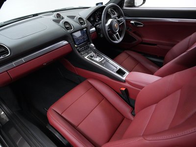 صورة 10 لـ 2025 Porsche 718