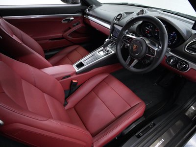 صورة 9 لـ 2025 Porsche 718