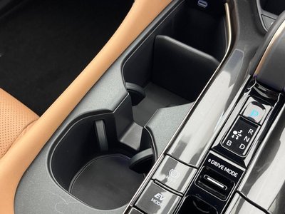 صورة 55 لـ 2024 Toyota CROWN SPORT