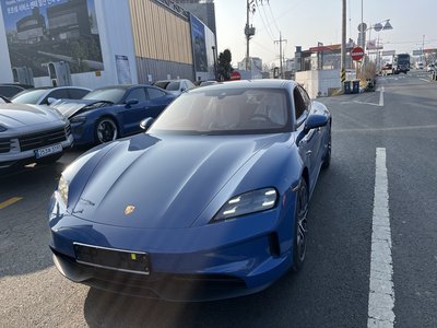 PORSCHE TAYCAN - 1
