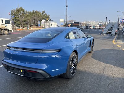 PORSCHE TAYCAN - 3