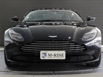 ASTON MARTIN DB11 - 2
