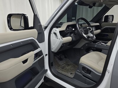 LAND ROVER DEFENDER - 10