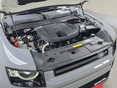 LAND ROVER DEFENDER - 7