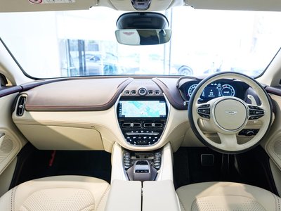 ASTON MARTIN DBX - 3