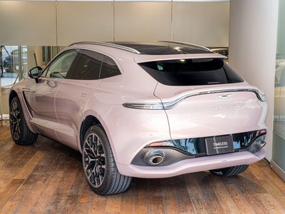 ASTON MARTIN DBX - 5