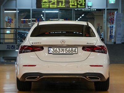 MERCEDES-BENZ E-CLASS - 3