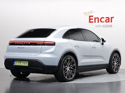 PORSCHE MACAN - 3