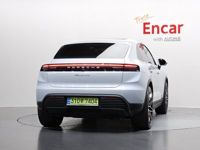PORSCHE MACAN - 4