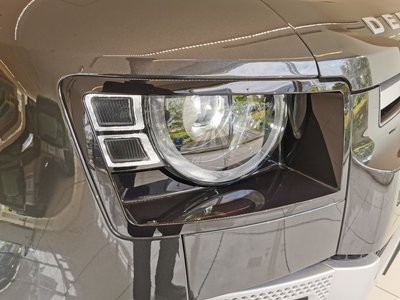 LAND ROVER DEFENDER - 8