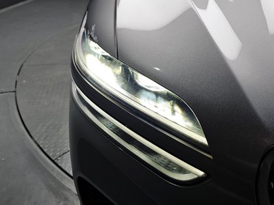 صورة 9 لـ 2023 Genesis GV70