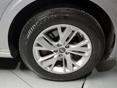 صورة 8 لـ 2023 Genesis GV70