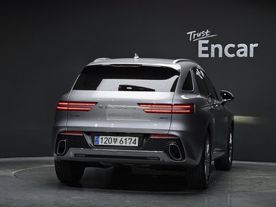 صورة 3 لـ 2023 Genesis GV70