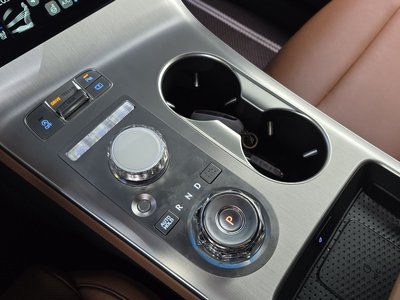 صورة 9 لـ 2026 Genesis GV70