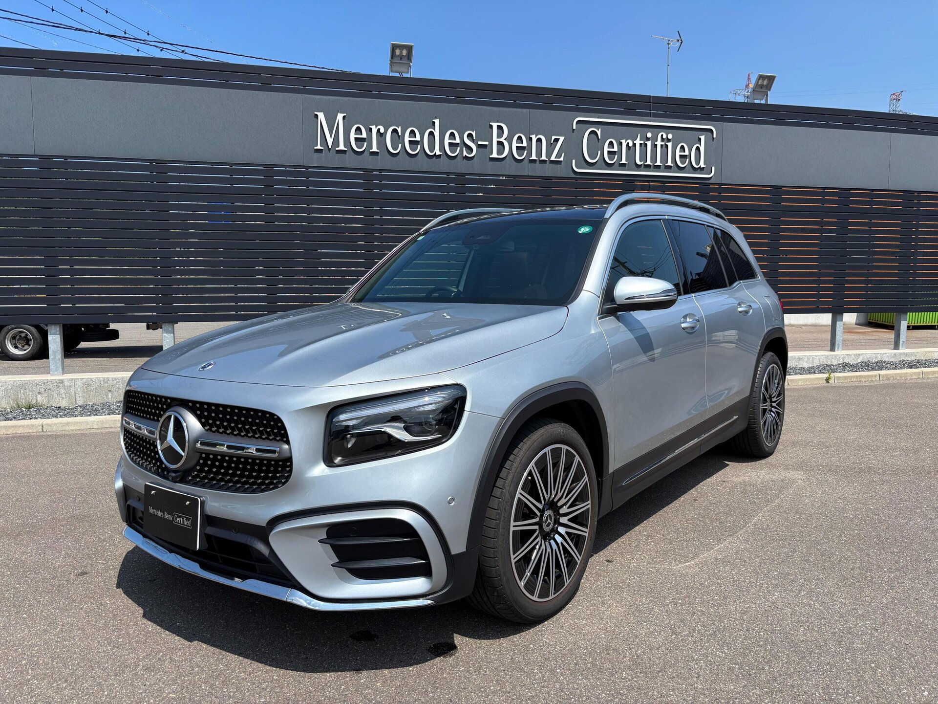 MERCEDES-BENZ GLB - View 1