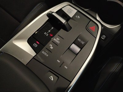 2025 BMW X1 — миниатюра 28