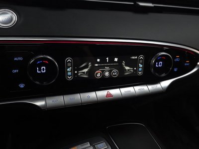 2022 Genesis GV70 — миниатюра 17