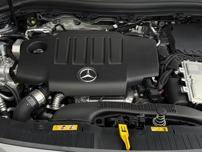 MERCEDES-BENZ GLA - 4