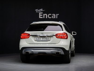 MERCEDES-BENZ GLA - 4