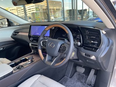 صورة مصغرة 48 لـ 2025 Lexus RX