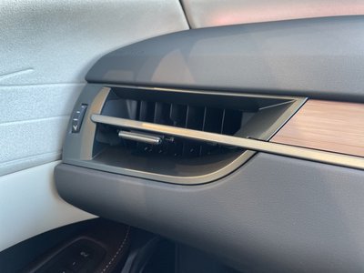 صورة مصغرة 61 لـ 2025 Lexus RX