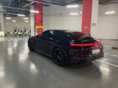 PORSCHE PANAMERA - 4